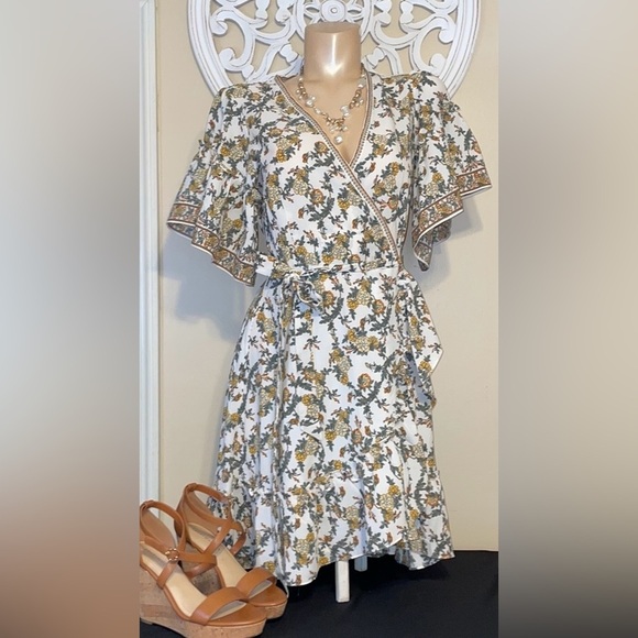 Max Studio Dresses & Skirts - Max studio women’s large 12 14 dress wrap mini white yellow green floral pattern